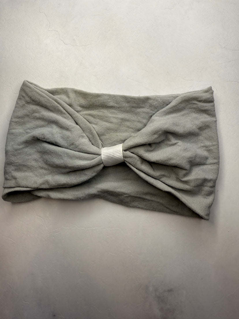 Gray interchangeable head wrap