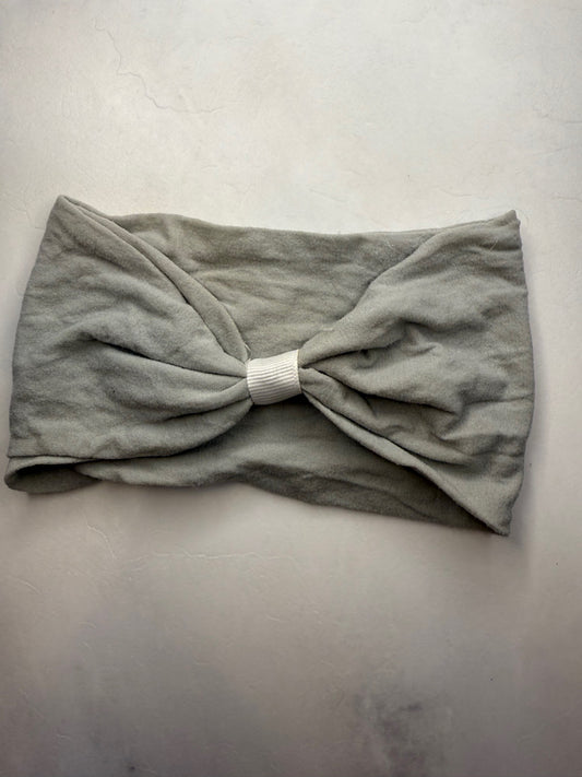 Gray interchangeable head wrap